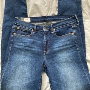 Gap TALL true skinny mid rise almost new